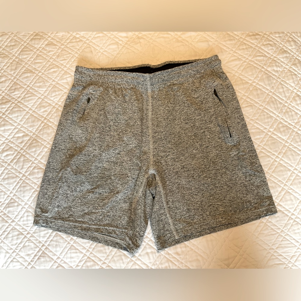 No Bull men’s grey medium athletic shorts with pockets